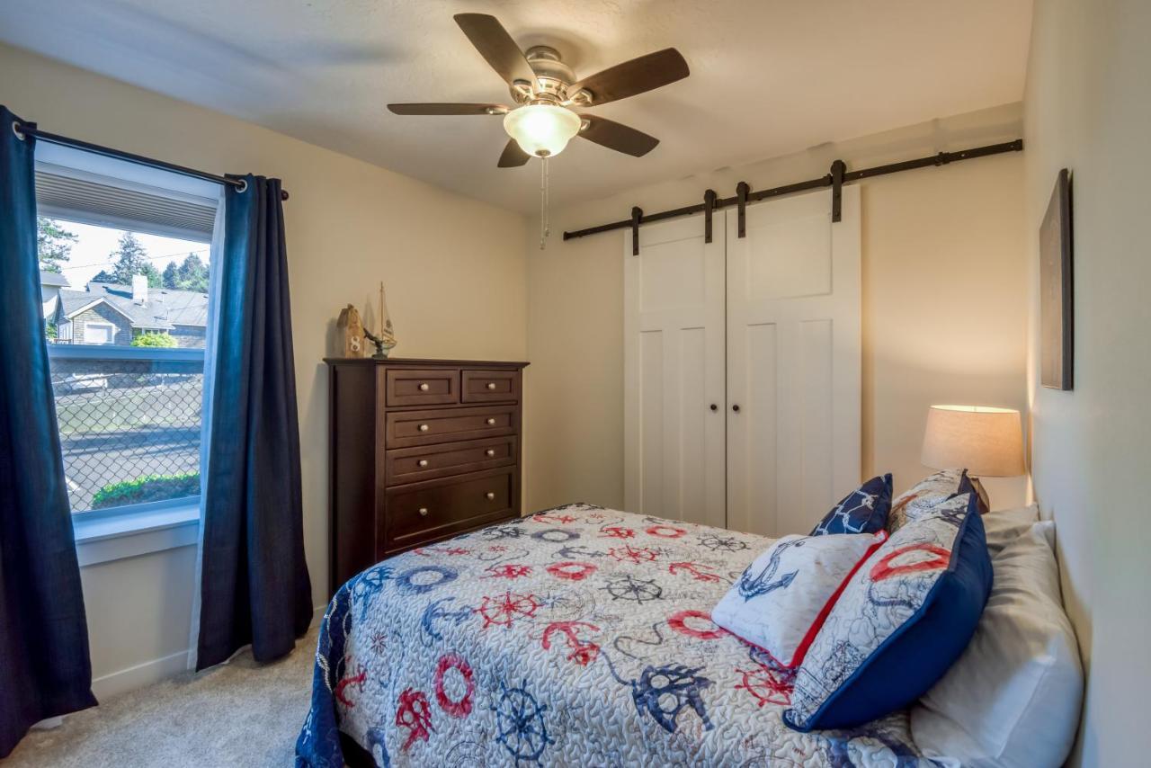 Oceanview Townhome - Pet Friendly - Sleeps 6 - King Depoe Bay Bagian luar foto
