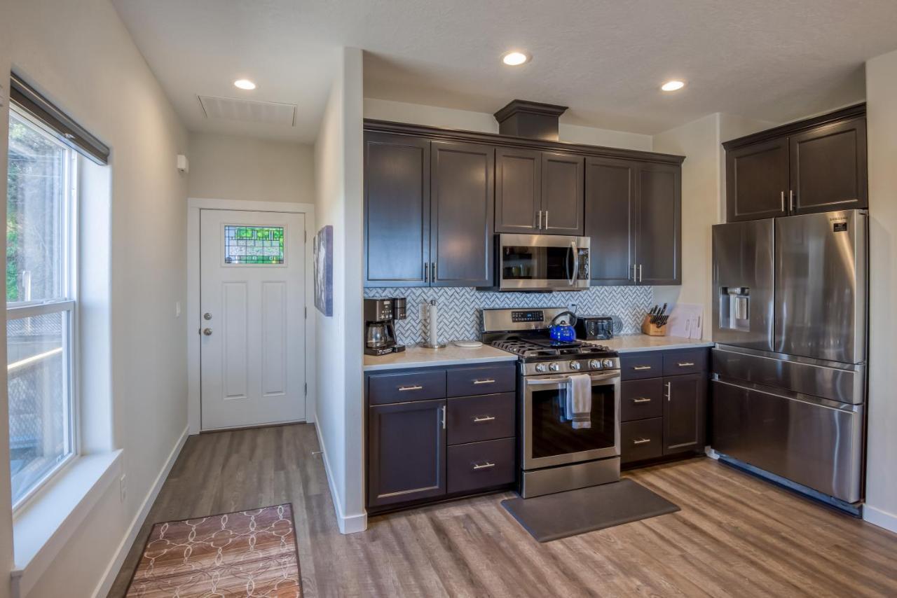 Oceanview Townhome - Pet Friendly - Sleeps 6 - King Depoe Bay Bagian luar foto